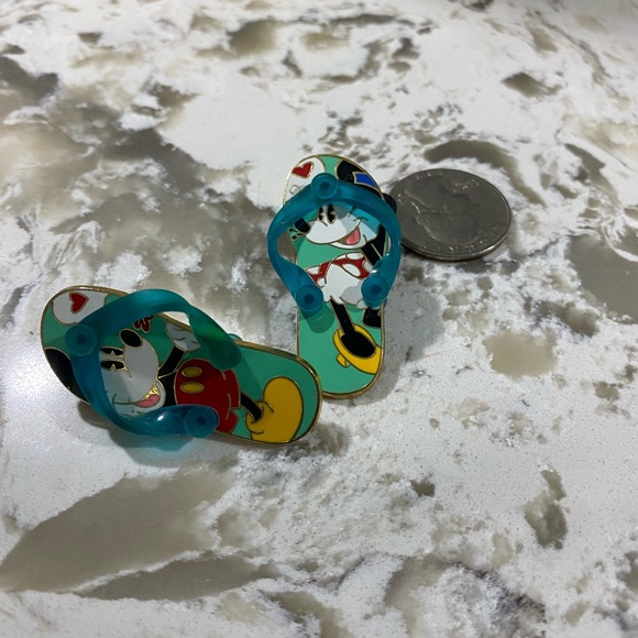 2007 Disney Trading Pin Mickey & Minnie Flip Flops